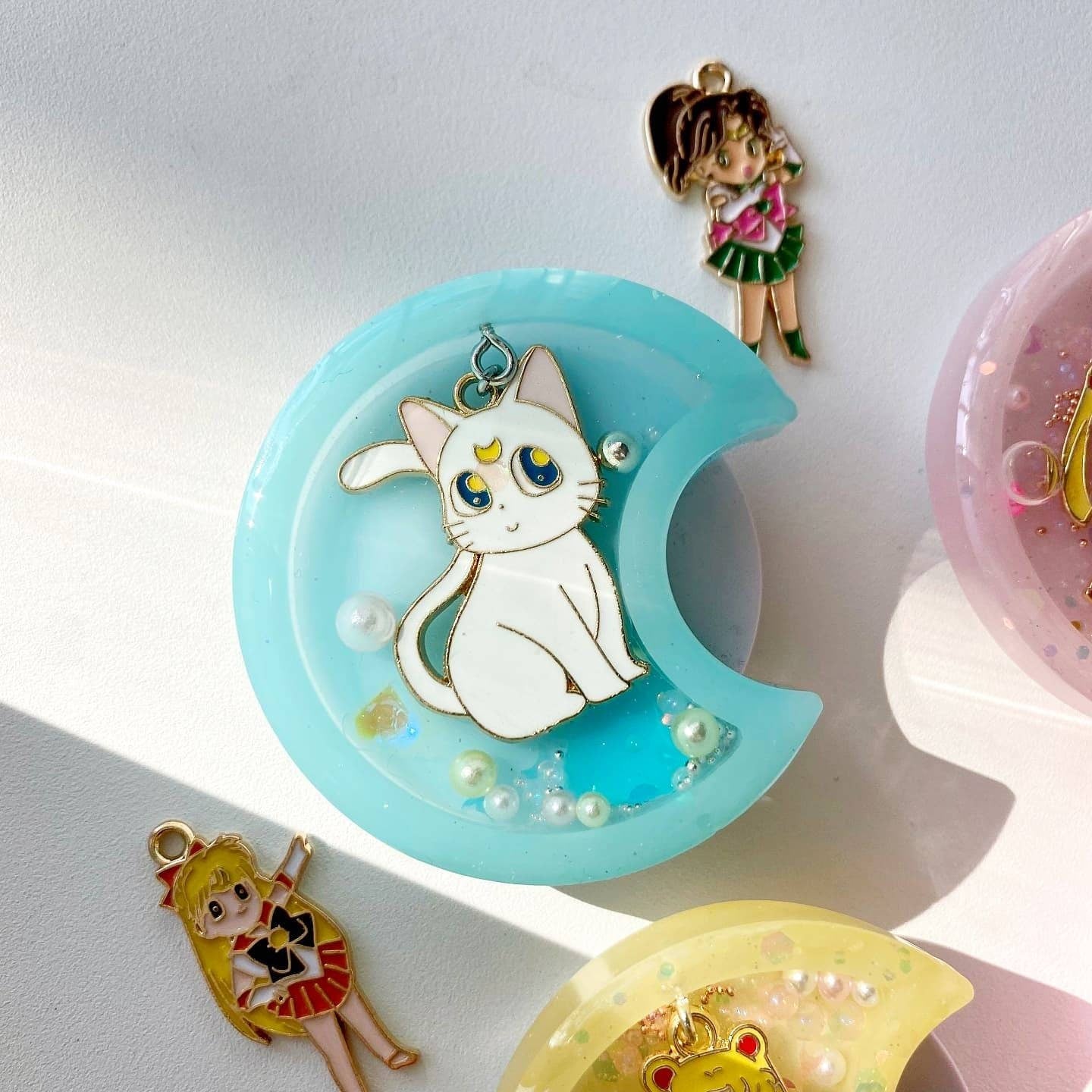 SM Kawaii Moon Girl Cat Resin Shaker Phone Grip/ Keychain